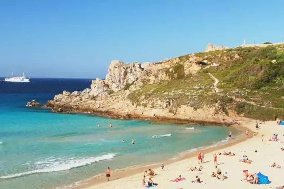 Playa en Santa Teresa di Gallura, Cerdeña