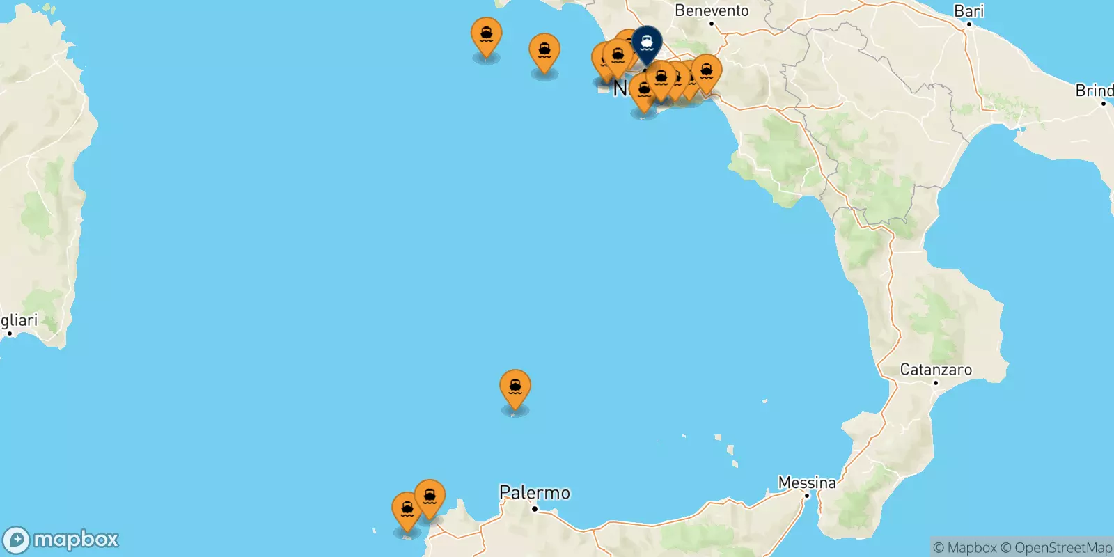 Ferries de Italia a Nápoles Beverello